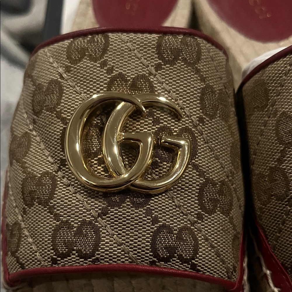 Gucci Women's Beige and Red Espadrille Slides - Picture 8 of 11